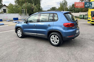 Внедорожник / Кроссовер Volkswagen Tiguan 2016 в 
