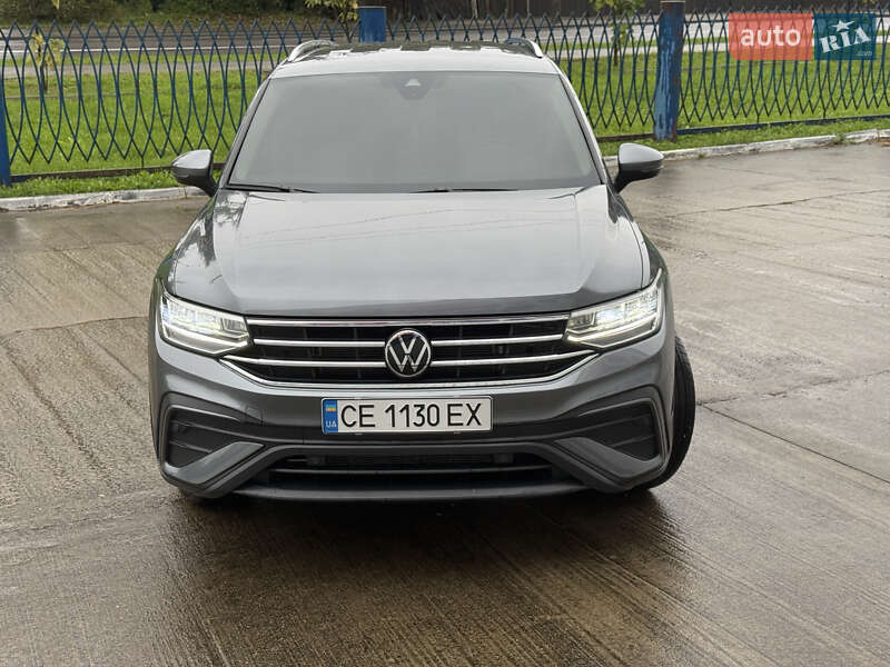 Внедорожник / Кроссовер Volkswagen Tiguan 2023 в Черновцах