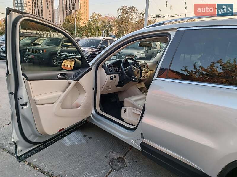 Внедорожник / Кроссовер Volkswagen Tiguan 2012 в Харькове