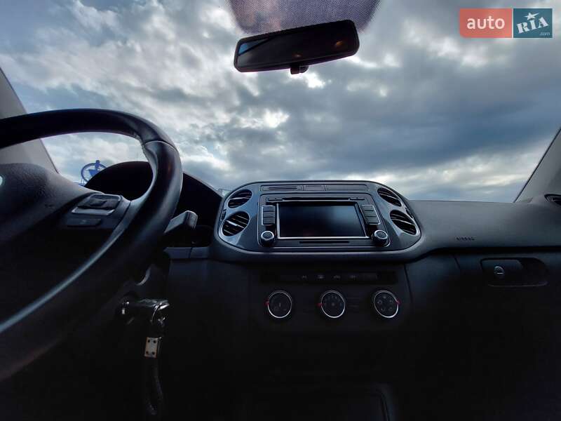 Внедорожник / Кроссовер Volkswagen Tiguan 2015 в Киеве