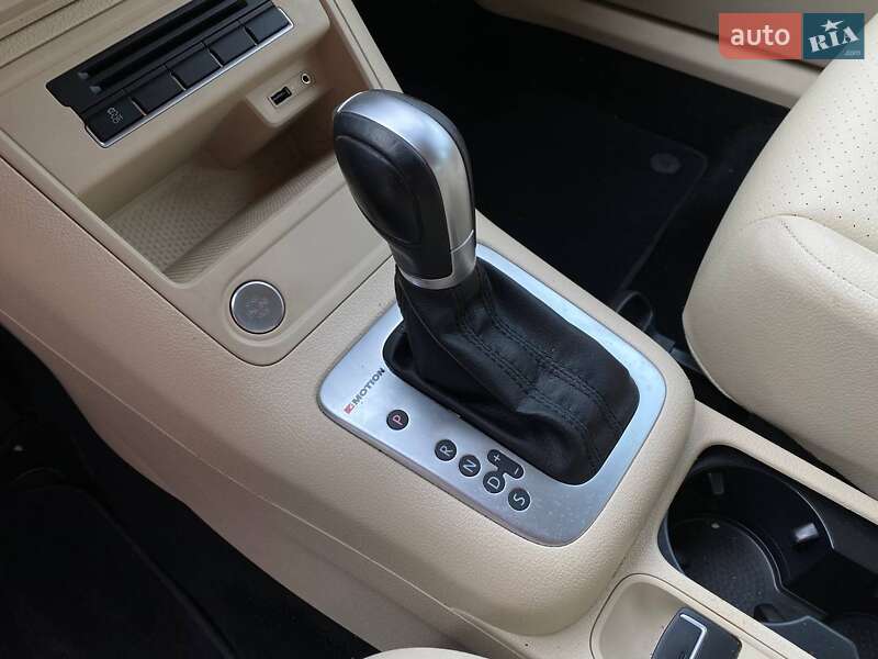 Внедорожник / Кроссовер Volkswagen Tiguan 2015 в Львове