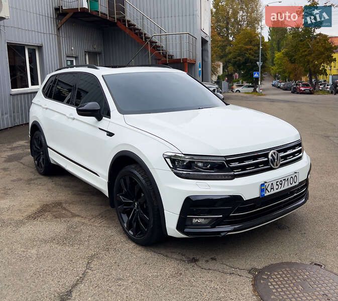 Внедорожник / Кроссовер Volkswagen Tiguan 2021 в Киеве