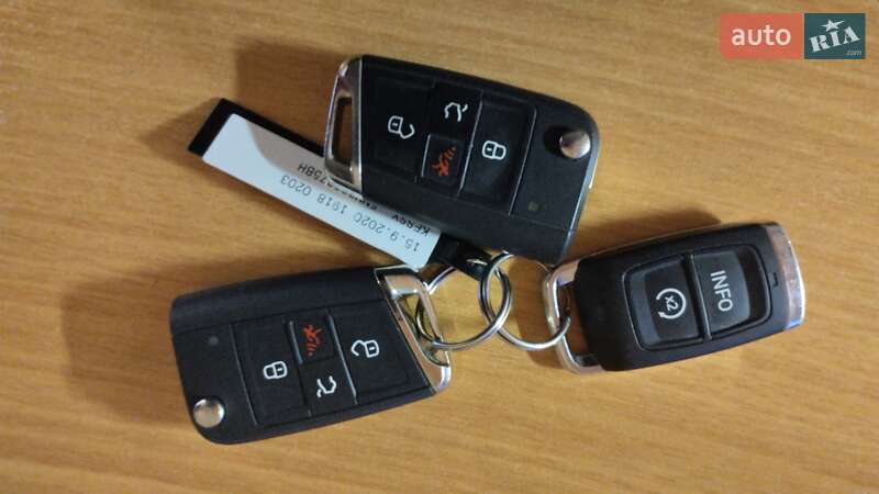 Внедорожник / Кроссовер Volkswagen Tiguan 2020 в Харькове