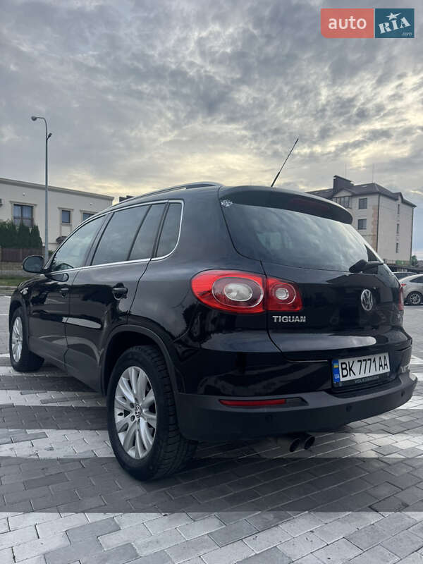 Внедорожник / Кроссовер Volkswagen Tiguan 2009 в Ровно