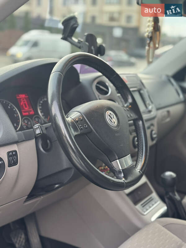 Внедорожник / Кроссовер Volkswagen Tiguan 2009 в Ровно