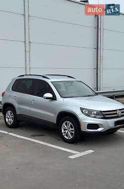 Внедорожник / Кроссовер Volkswagen Tiguan 2016 в 