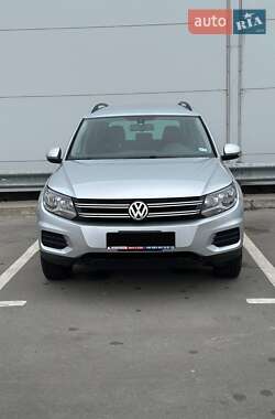 Внедорожник / Кроссовер Volkswagen Tiguan 2016 в 