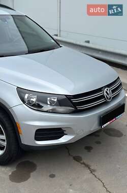 Внедорожник / Кроссовер Volkswagen Tiguan 2016 в 