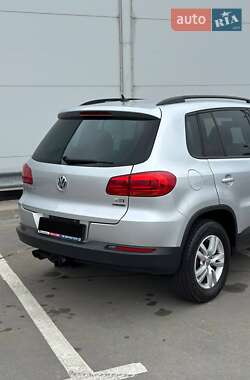 Внедорожник / Кроссовер Volkswagen Tiguan 2016 в 