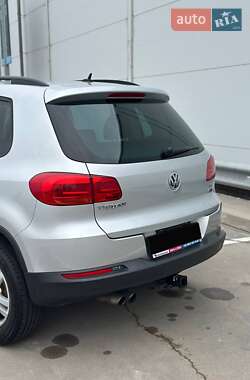 Внедорожник / Кроссовер Volkswagen Tiguan 2016 в 