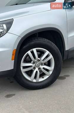 Внедорожник / Кроссовер Volkswagen Tiguan 2016 в 