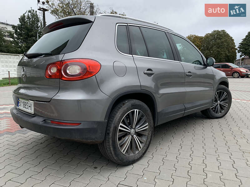 Внедорожник / Кроссовер Volkswagen Tiguan 2010 в Теофиполе