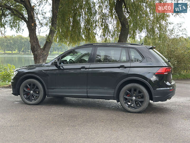 Внедорожник / Кроссовер Volkswagen Tiguan 2017 в Ровно