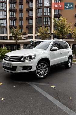 Позашляховик / Кросовер Volkswagen Tiguan 2015 в Києві