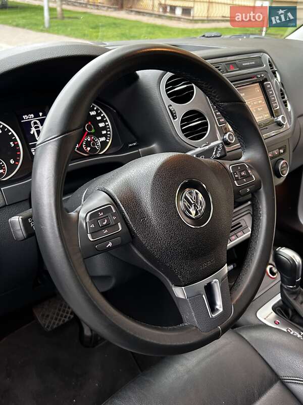 Позашляховик / Кросовер Volkswagen Tiguan 2015 в Києві