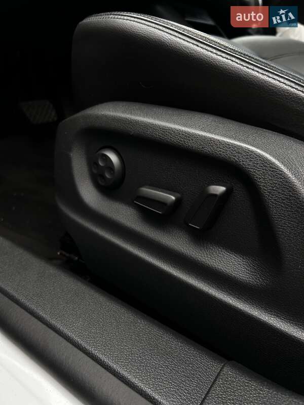 Позашляховик / Кросовер Volkswagen Tiguan 2015 в Києві