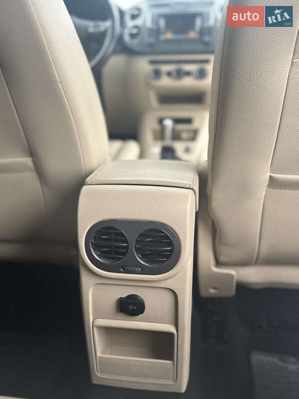 Позашляховик / Кросовер Volkswagen Tiguan 2015 в Красному