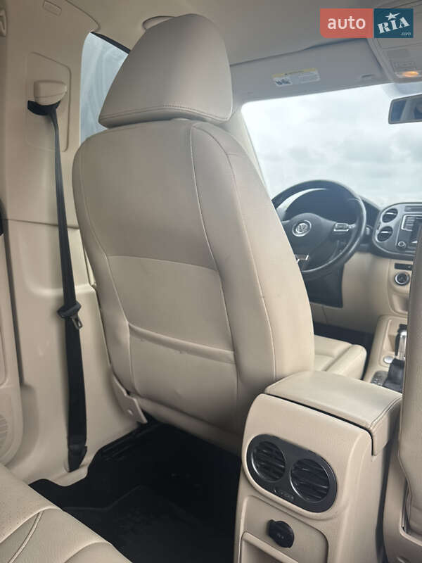 Позашляховик / Кросовер Volkswagen Tiguan 2015 в Красному