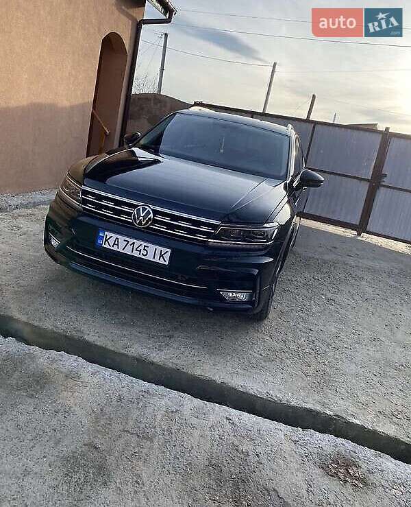 Внедорожник / Кроссовер Volkswagen Tiguan 2019 в 