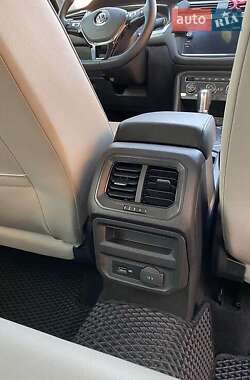 Внедорожник / Кроссовер Volkswagen Tiguan 2019 в 