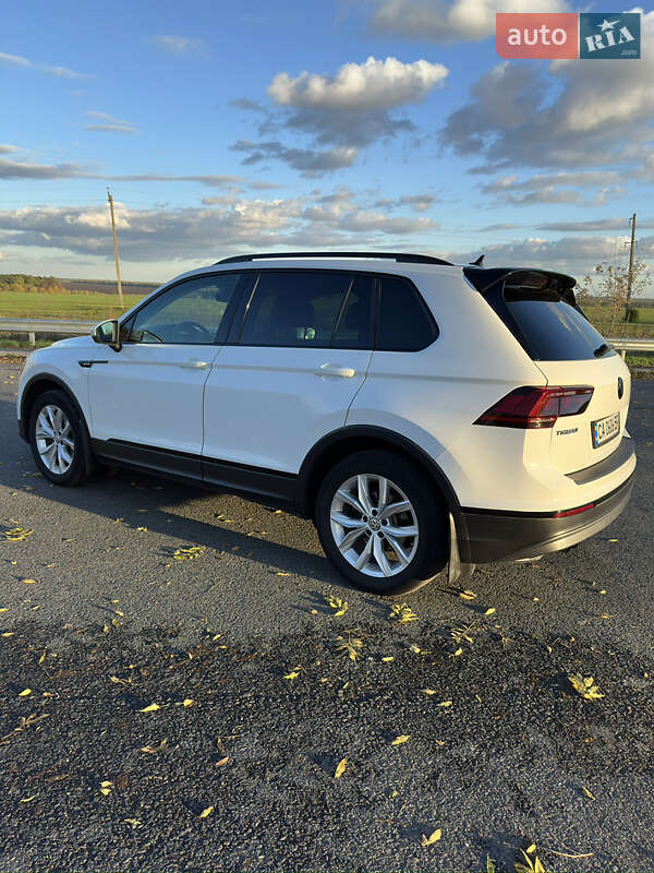 Позашляховик / Кросовер Volkswagen Tiguan 2017 в Тальному