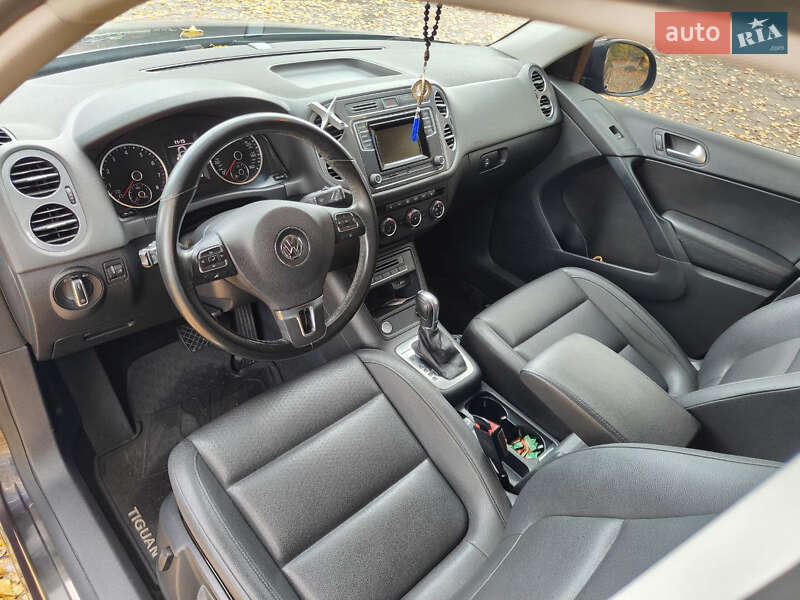 Внедорожник / Кроссовер Volkswagen Tiguan 2016 в Кривом Роге