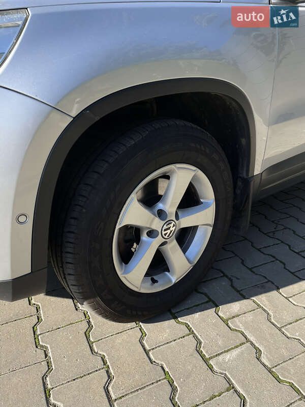 Позашляховик / Кросовер Volkswagen Tiguan 2010 в Одесі