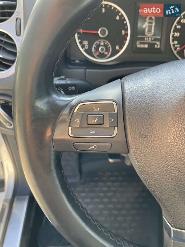 Позашляховик / Кросовер Volkswagen Tiguan 2010 в Одесі