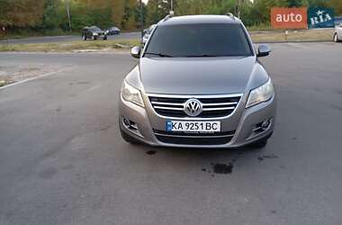 Позашляховик / Кросовер Volkswagen Tiguan 2011 в Києві