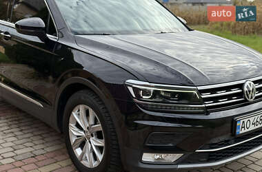 Внедорожник / Кроссовер Volkswagen Tiguan 2017 в Ужгороде