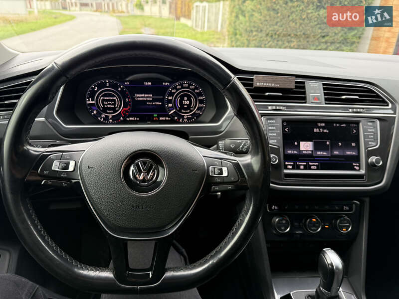 Внедорожник / Кроссовер Volkswagen Tiguan 2017 в Ужгороде