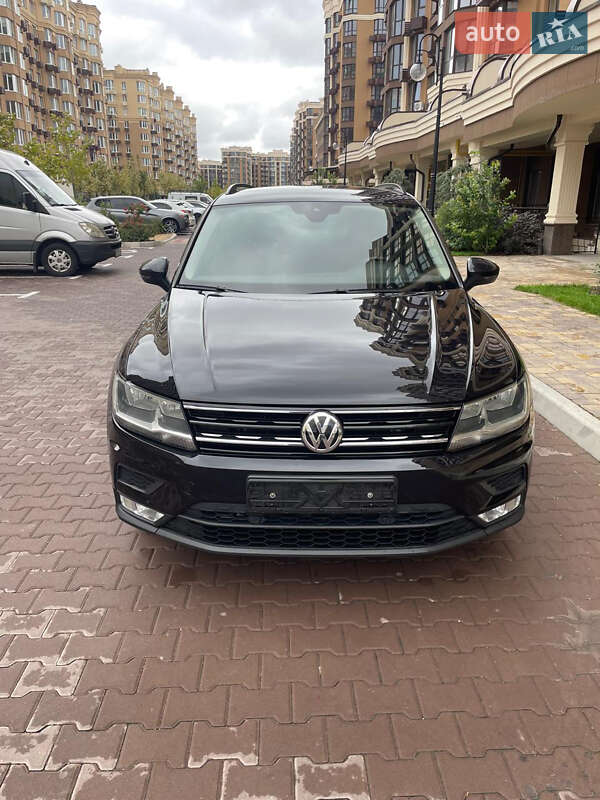 Позашляховик / Кросовер Volkswagen Tiguan 2017 в Києві