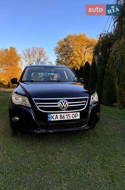 Позашляховик / Кросовер Volkswagen Tiguan 2010 в Києві