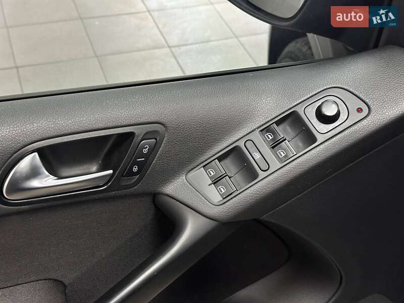 Внедорожник / Кроссовер Volkswagen Tiguan 2010 в Киеве