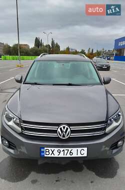 Внедорожник / Кроссовер Volkswagen Tiguan 2012 в 