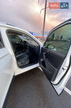 Внедорожник / Кроссовер Volkswagen Tiguan 2017 в 