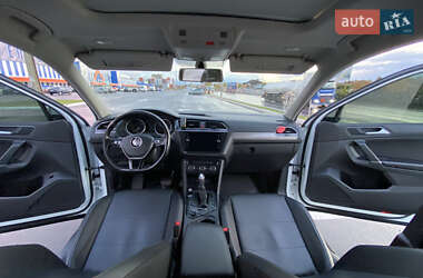Внедорожник / Кроссовер Volkswagen Tiguan 2017 в 