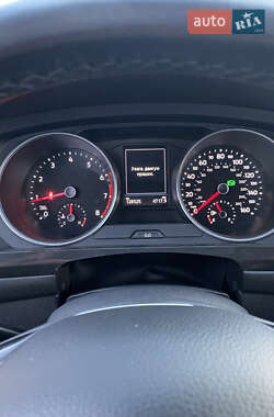 Внедорожник / Кроссовер Volkswagen Tiguan 2017 в 