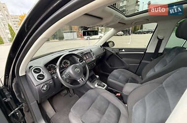 Внедорожник / Кроссовер Volkswagen Tiguan 2012 в 