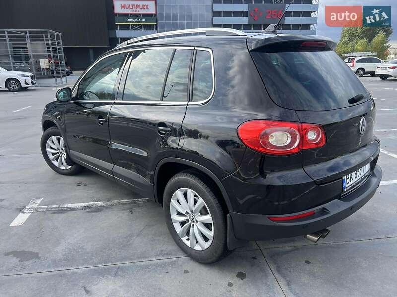 Внедорожник / Кроссовер Volkswagen Tiguan 2011 в Киеве