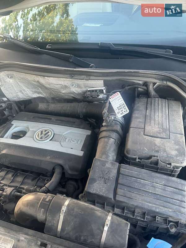 Позашляховик / Кросовер Volkswagen Tiguan 2016 в Ірпені