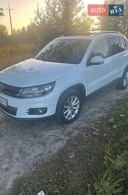 Внедорожник / Кроссовер Volkswagen Tiguan 2016 в 