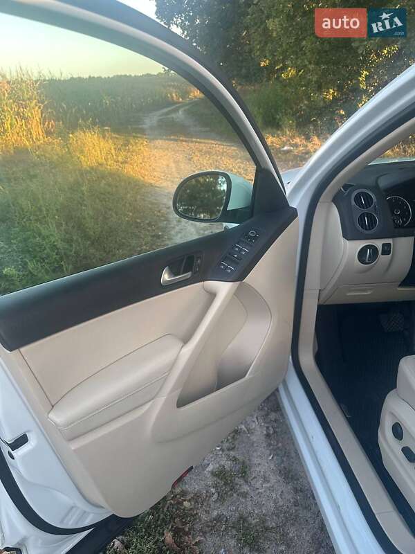 Позашляховик / Кросовер Volkswagen Tiguan 2016 в Ірпені