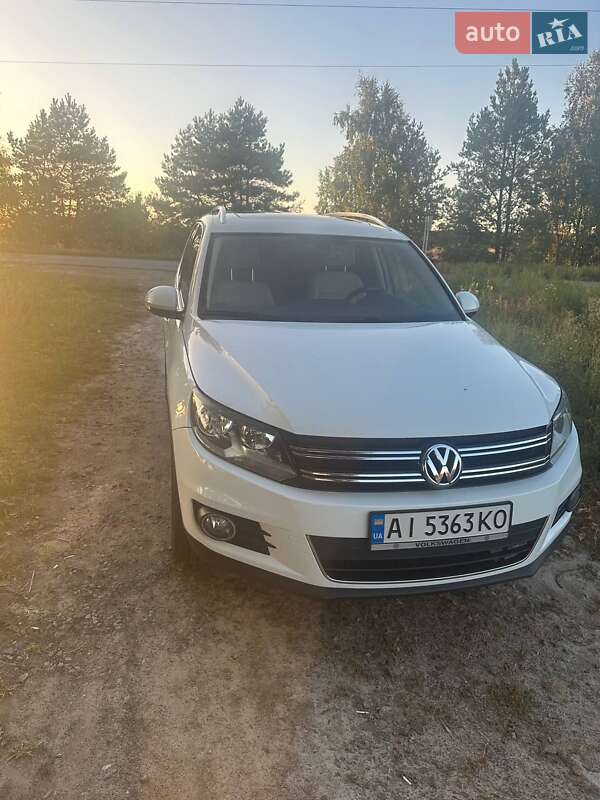Позашляховик / Кросовер Volkswagen Tiguan 2016 в Ірпені
