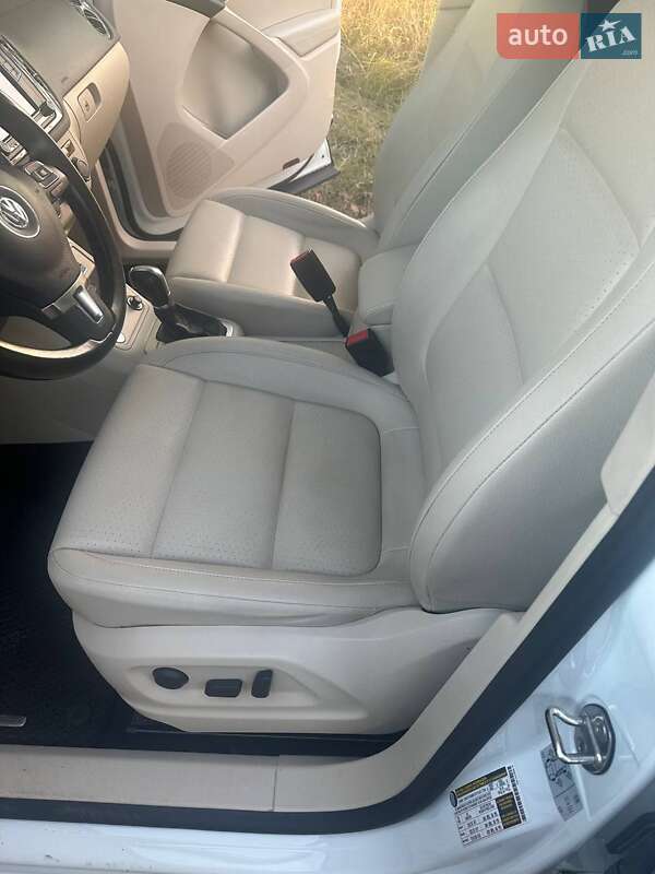 Позашляховик / Кросовер Volkswagen Tiguan 2016 в Ірпені