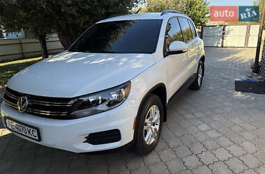 Внедорожник / Кроссовер Volkswagen Tiguan 2016 в Новомосковске