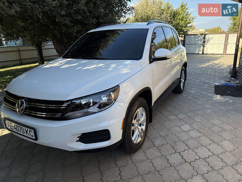 Позашляховик / Кросовер Volkswagen Tiguan 2016 в Новомосковську