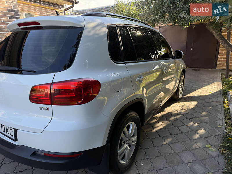 Позашляховик / Кросовер Volkswagen Tiguan 2016 в Новомосковську