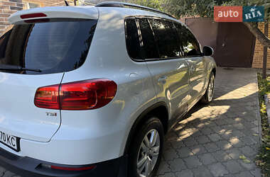 Внедорожник / Кроссовер Volkswagen Tiguan 2016 в 