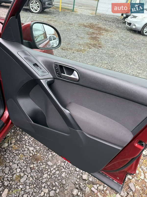 Внедорожник / Кроссовер Volkswagen Tiguan 2015 в Полтаве